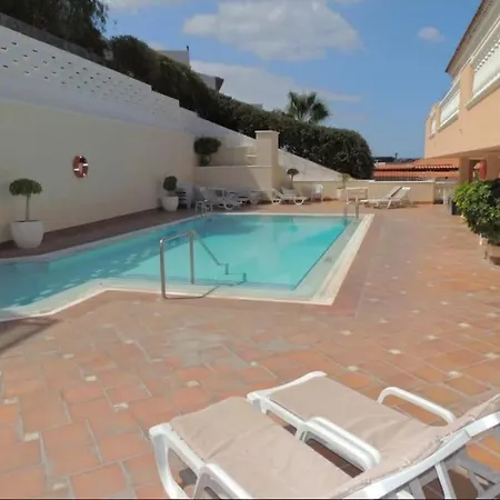 Perfect Getaway In Gigantes, Shared Pool-wifi Apartment
